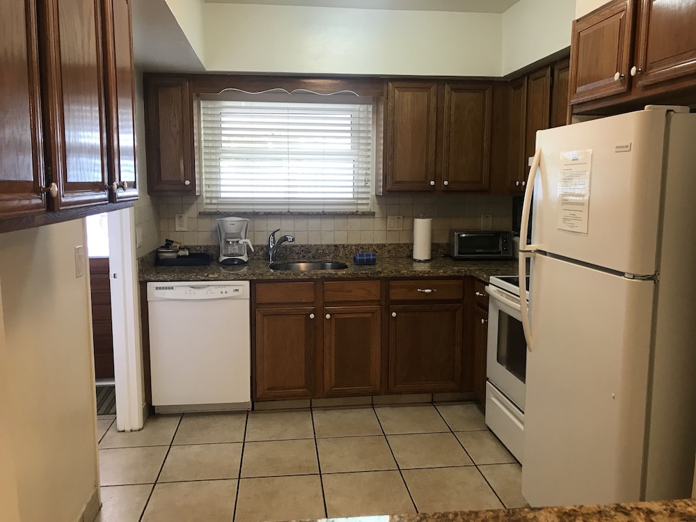 Casitas Coral Ridge formerly Estoril Paradise Inn 6/50