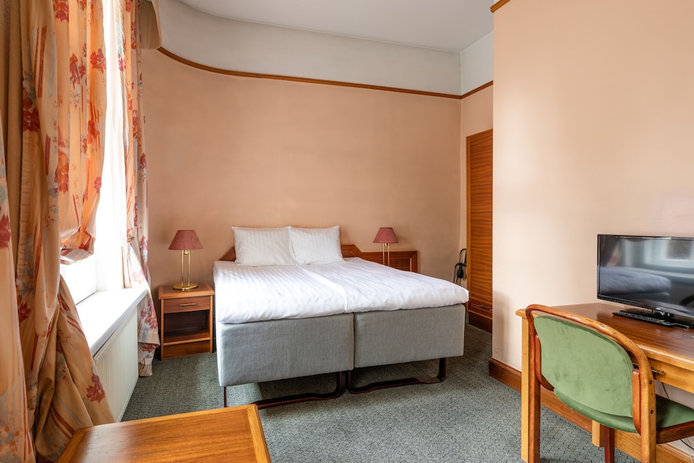 Victoria Hotel 19/49