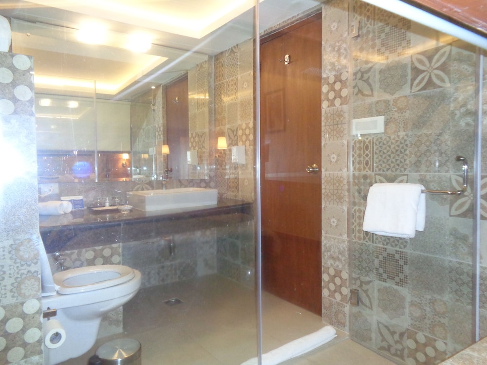 Rs Sarovar Portico 8/59