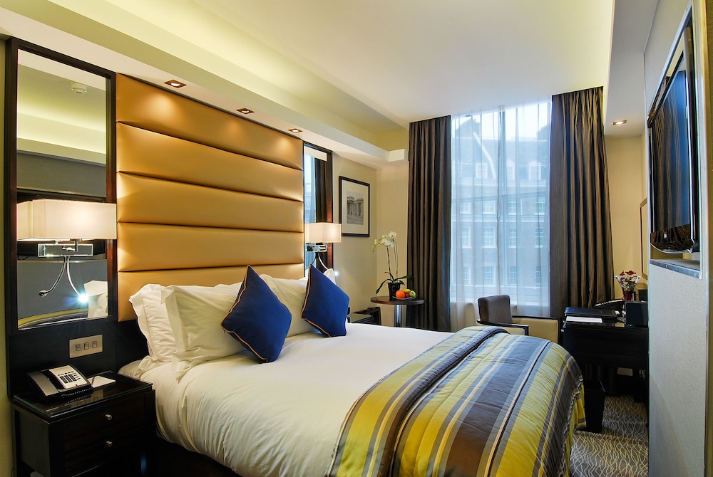 Park Grand Mayfair 8/40
