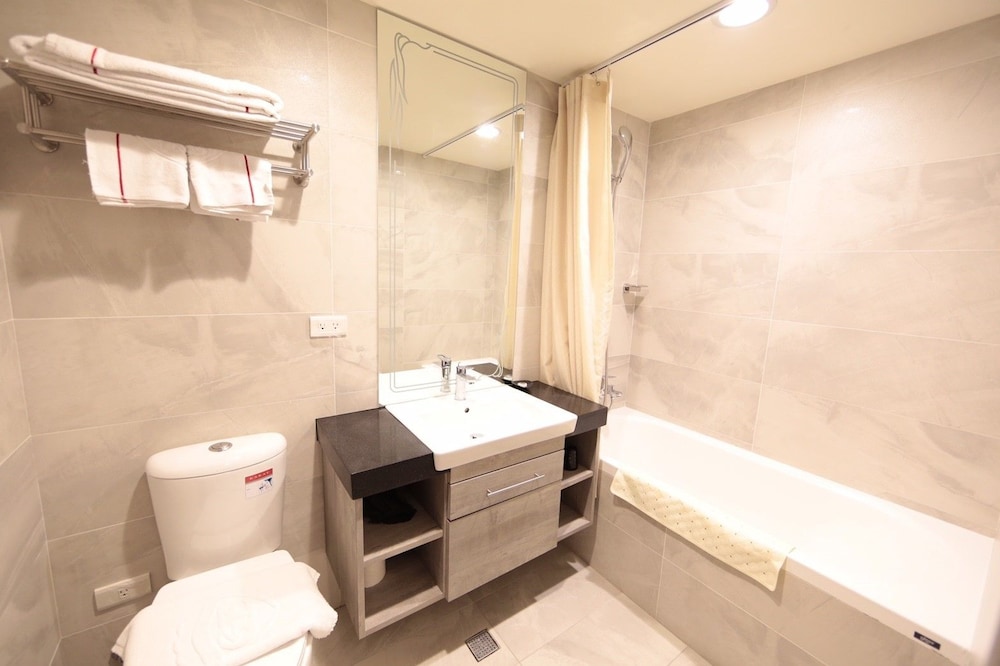 Grand Earl Hotel 44/48