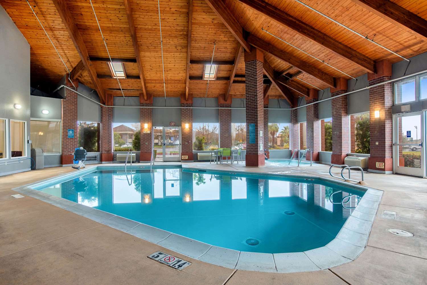 swimming pool spa