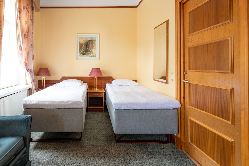 Victoria Hotel 23/49