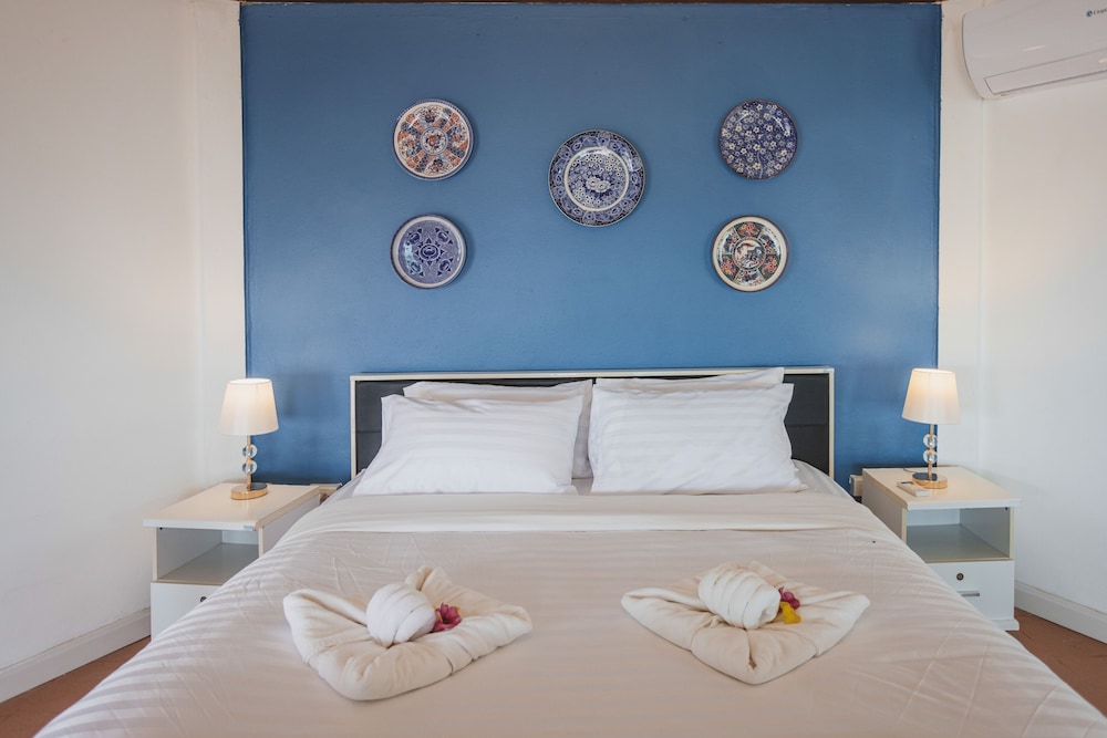 Male Dorm, Villa, King Bed
