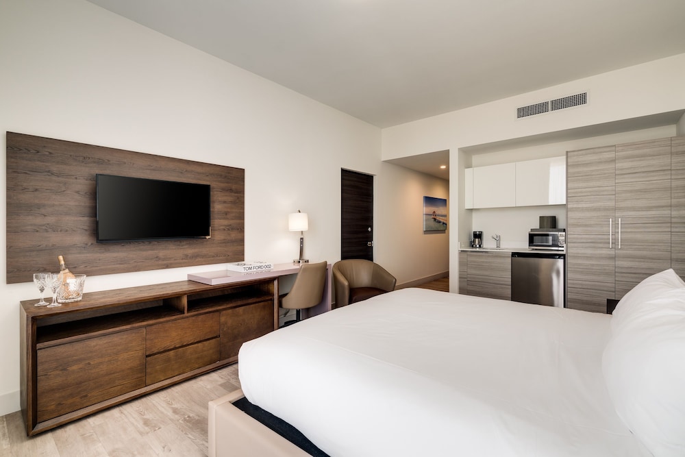 CH Luxury Condos & Studios On The Beach 42/50