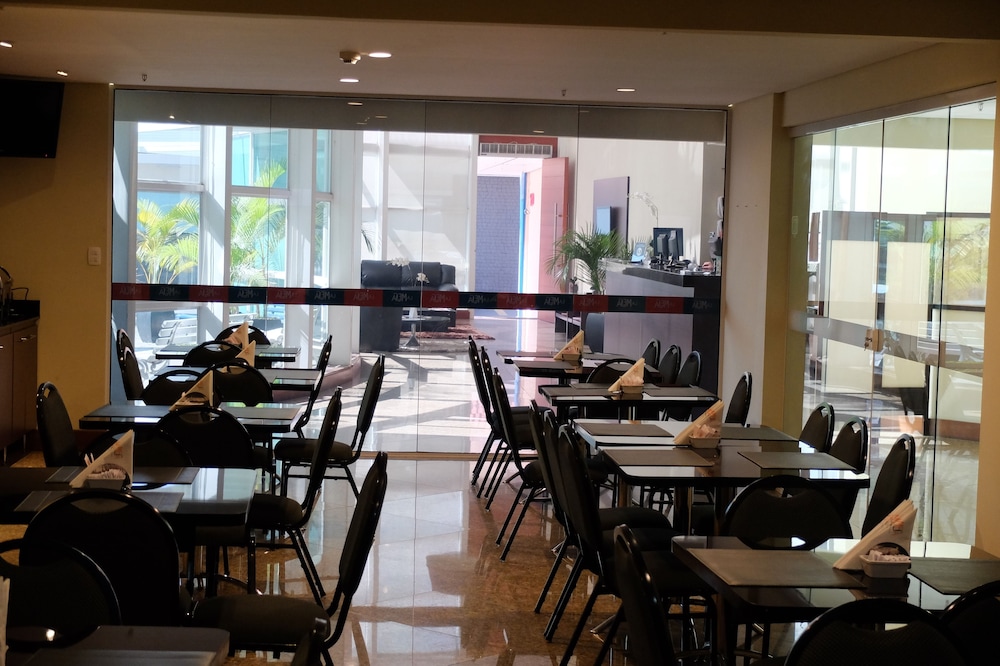 San Diego Suites Taubate 48/64