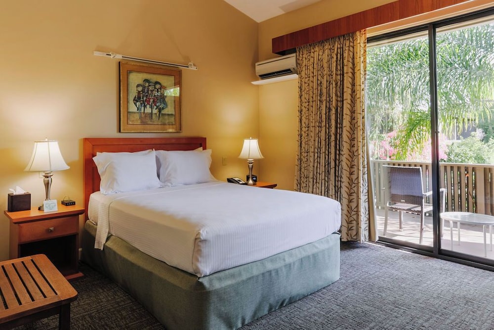 Dinah's Garden Hotel 13/60