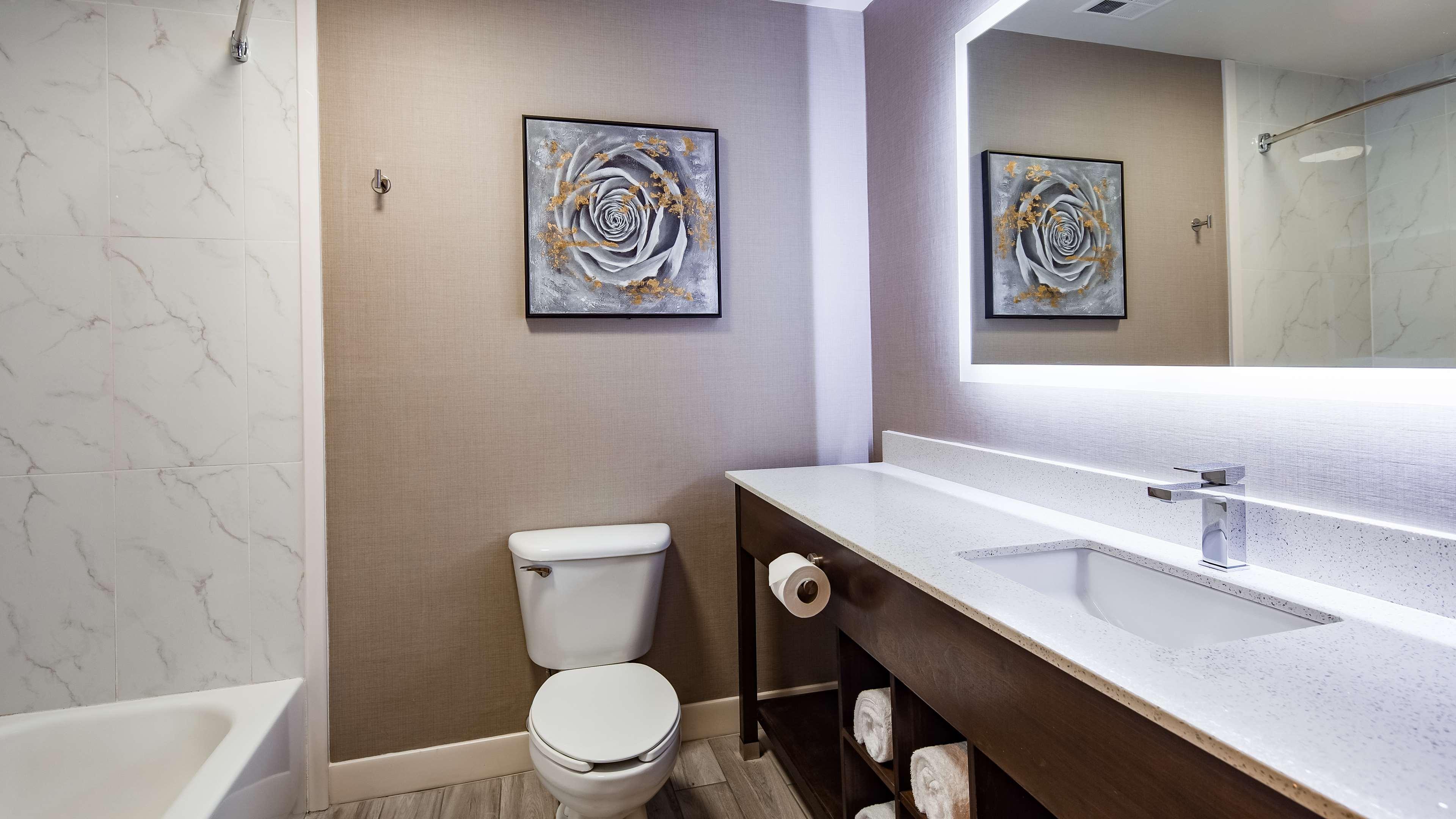 جناح بسرير كينج مع أريكة لذوي الإعاقة، Best Western Independence Kansas City 5/8