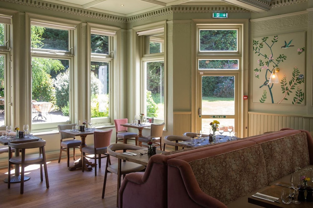 Worplesdon Place Hotel 58/70