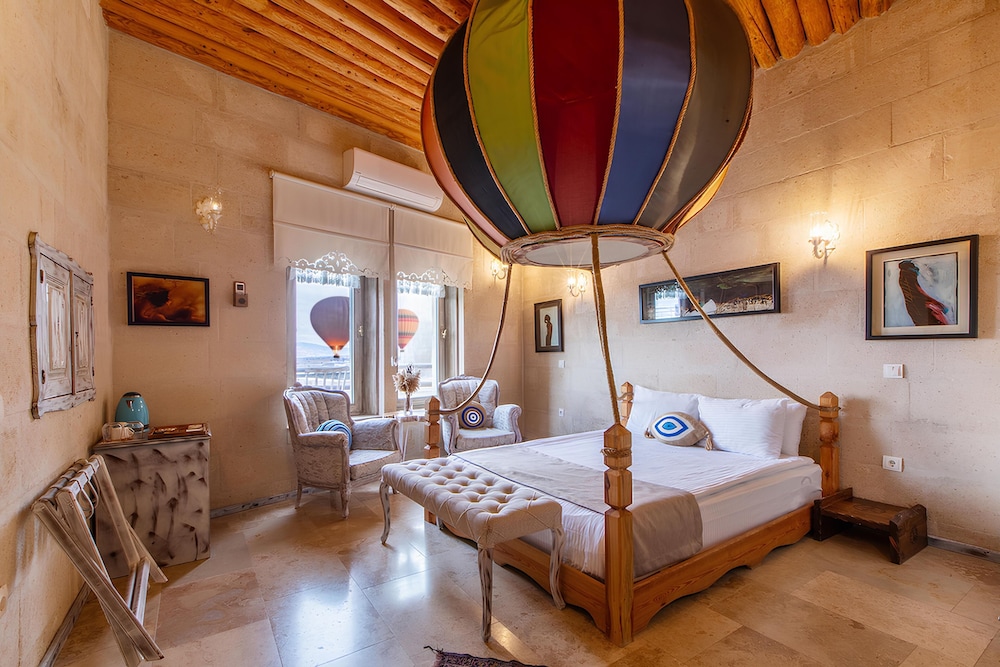 Karlik Cave Suite 8/50