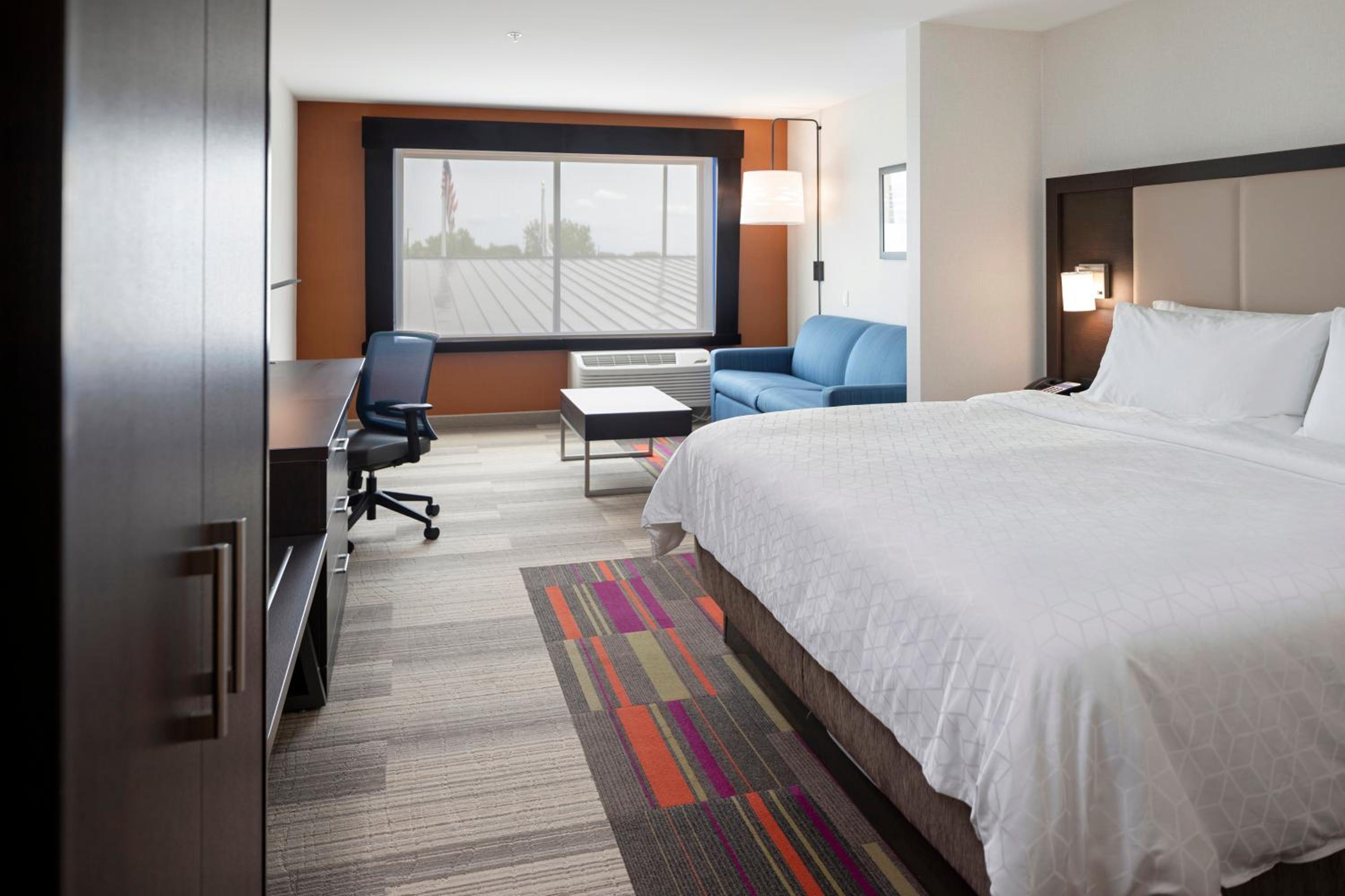 Suite, King Bed, Sofa
