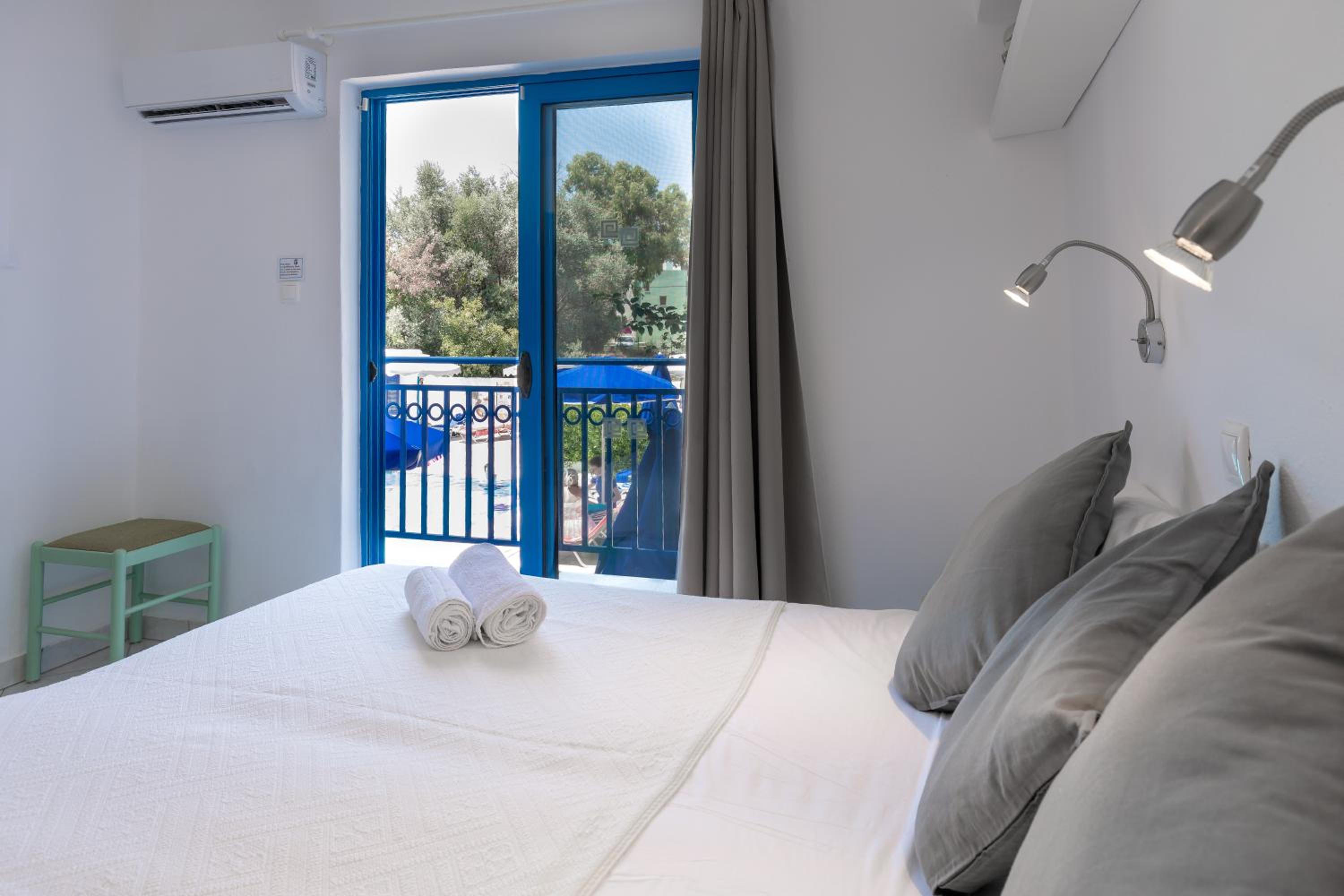 DOUBLE ROOM