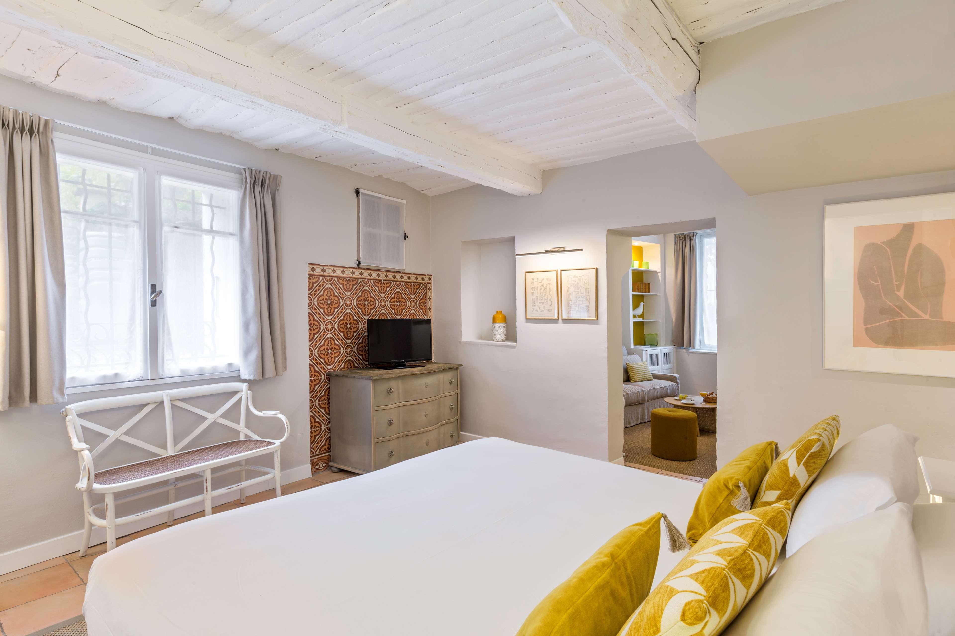 Suite, Annex