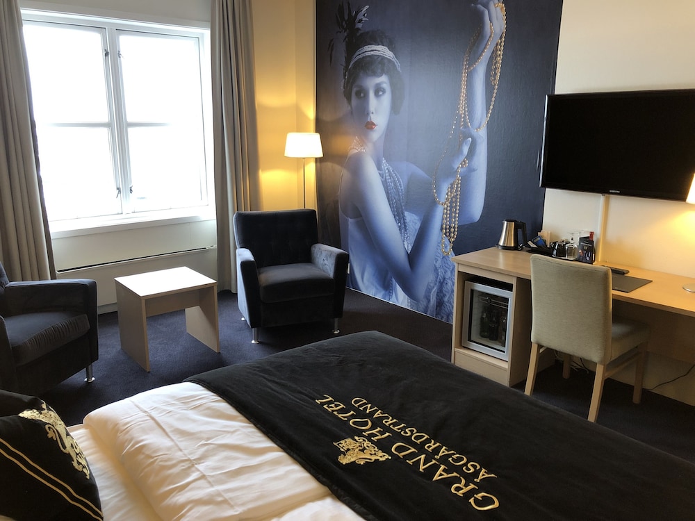 Grand Hotel Asgardstrand 29/76