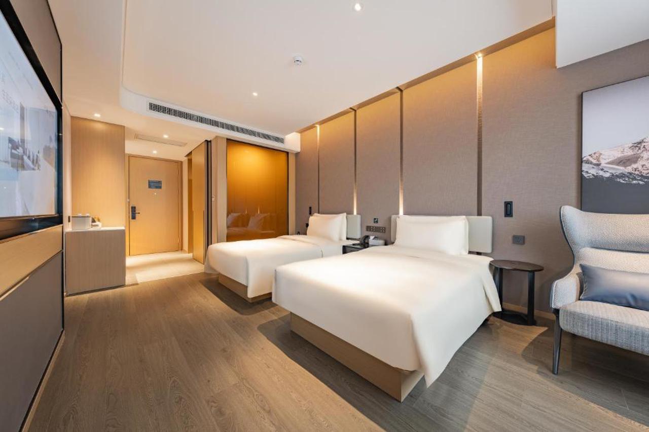 Atour Hotel Shanghai New International Expo Center Yanggao South Road Metro Station 19/24