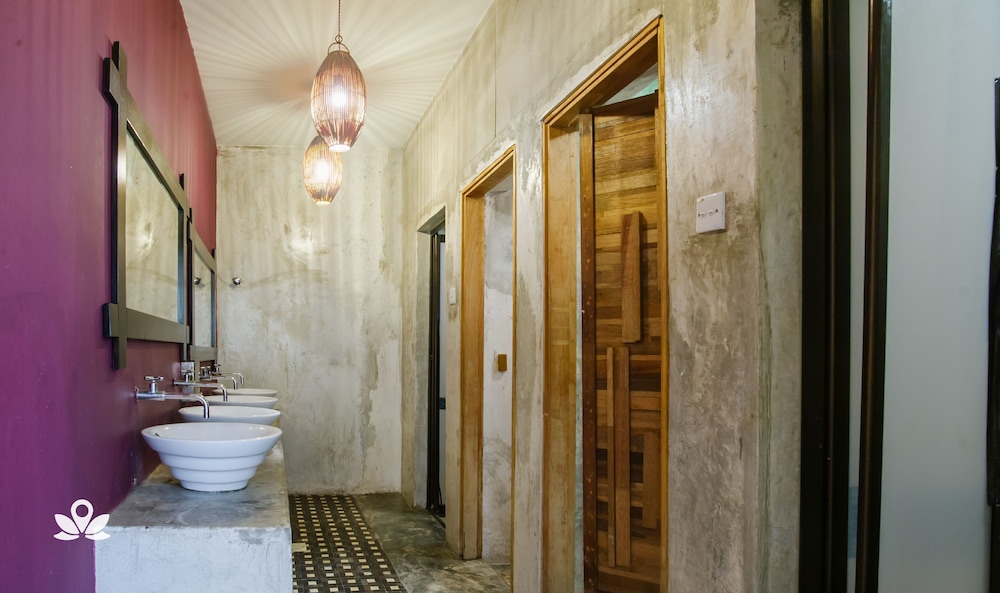 The Explorers Guesthouse and Hostel 34/60