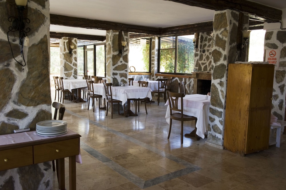 Pataros Hotel 24/49