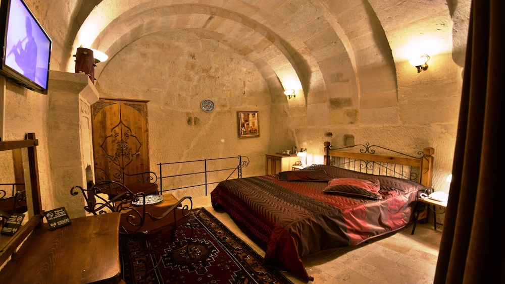Harman Cave Hotel 34/78