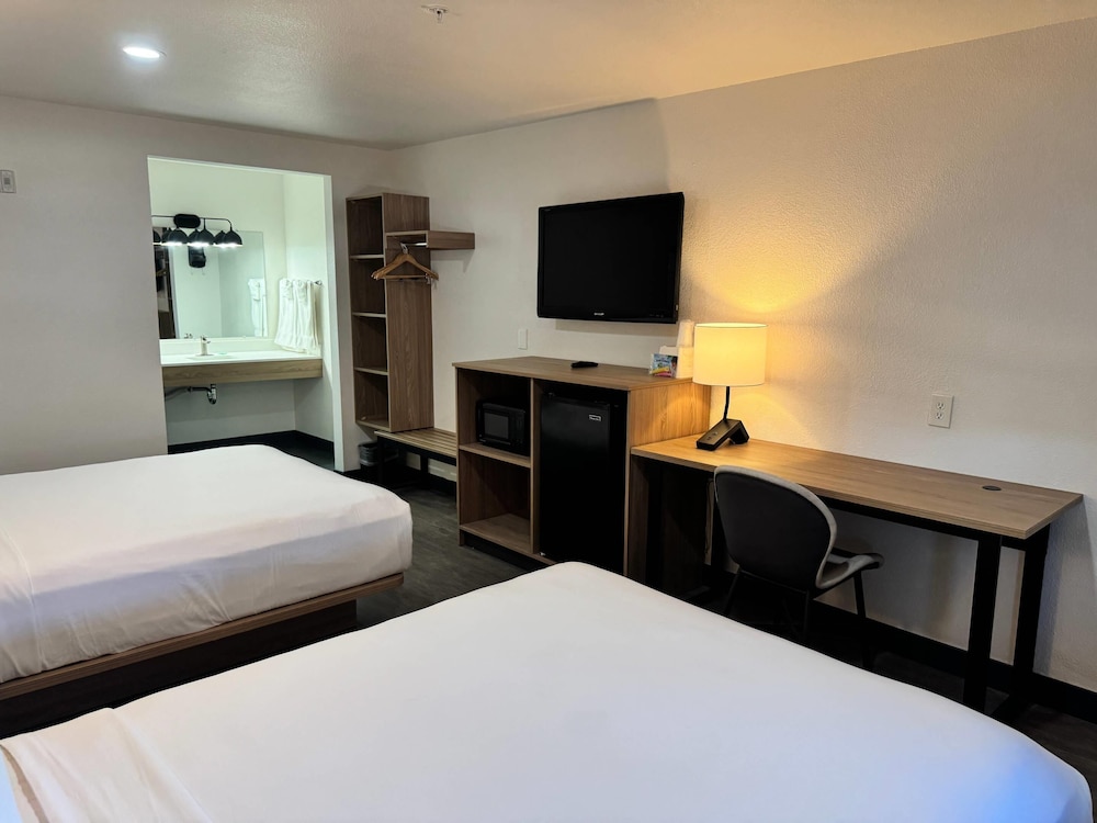 Standard, 2 Queen Beds