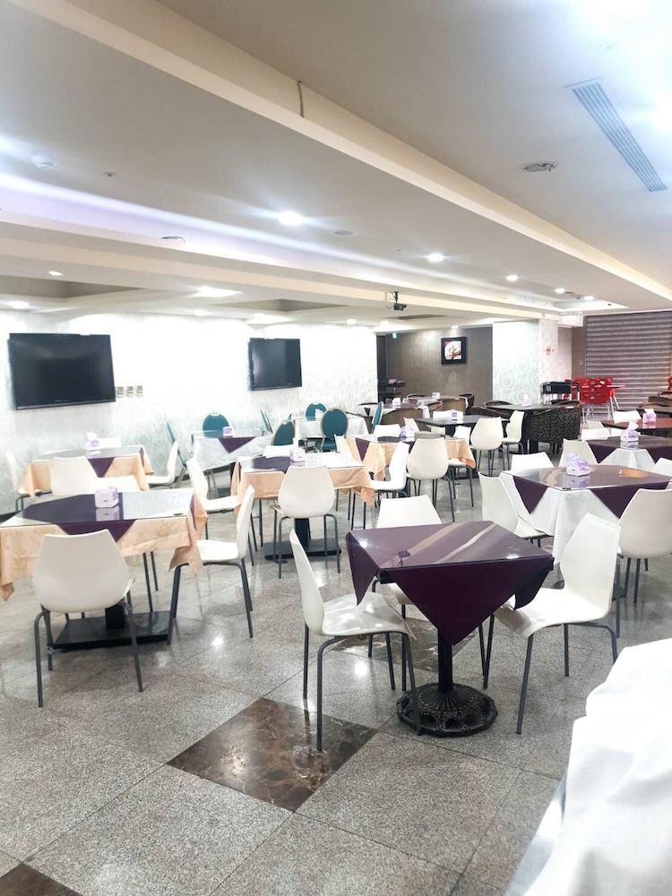 Chuanfu Hotel 32/35