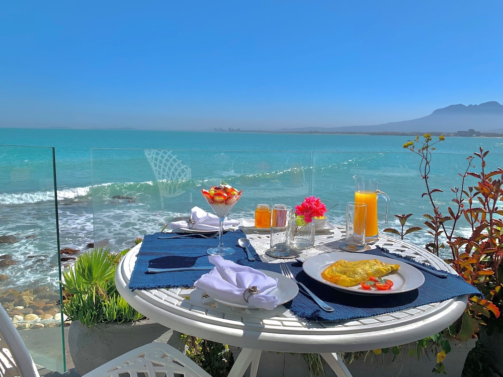 185 On Beach Boutique Suites And Apartments 35/44