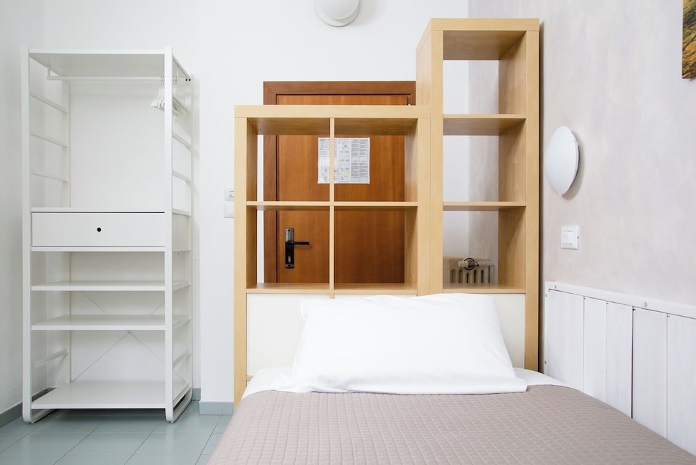 1 BEDROOM, STANDARD, SINGLE