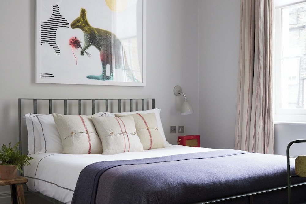 Artist Residence London 13/50