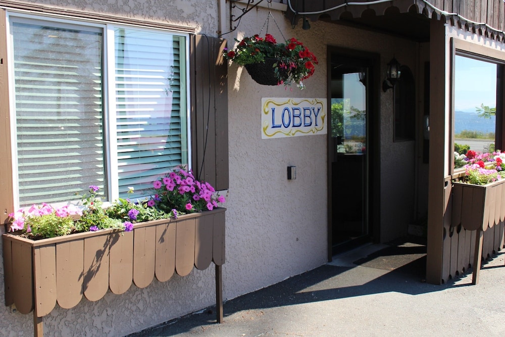 Ramada by Wyndham Campbell River 8/50