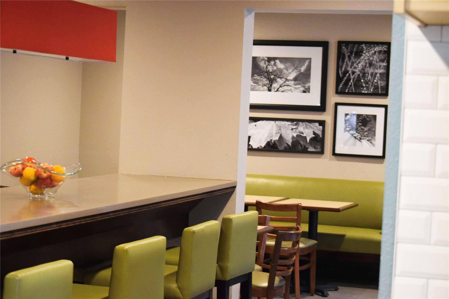 Country Inn & Suites by Radisson Lincoln North Hotel and Conference Center NE 17/22