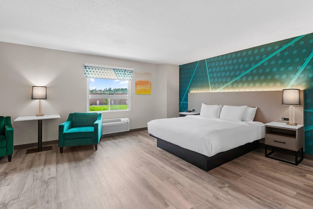 Upgrade, Suite, King Bed