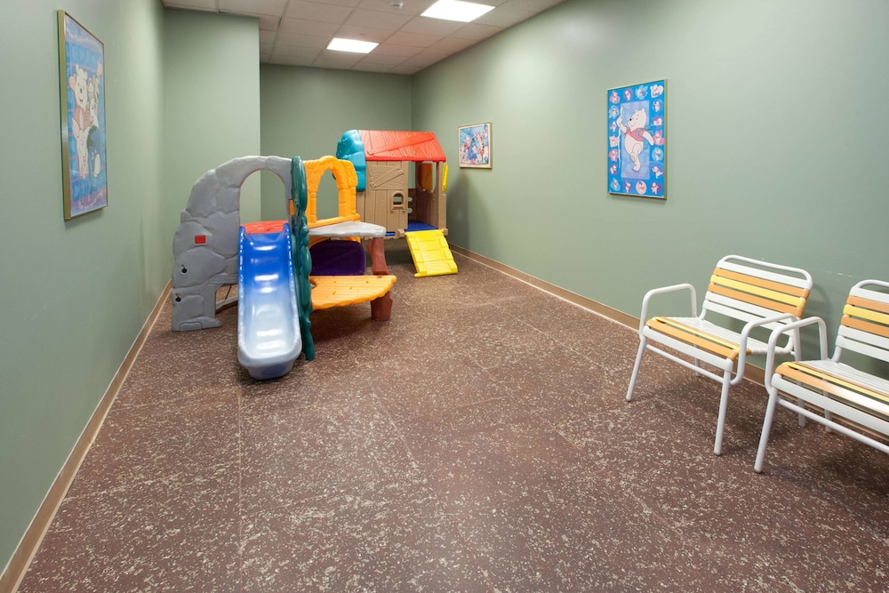 La Quinta Inn & Suites by Wyndham Bannockburn-Deerfield 31/56