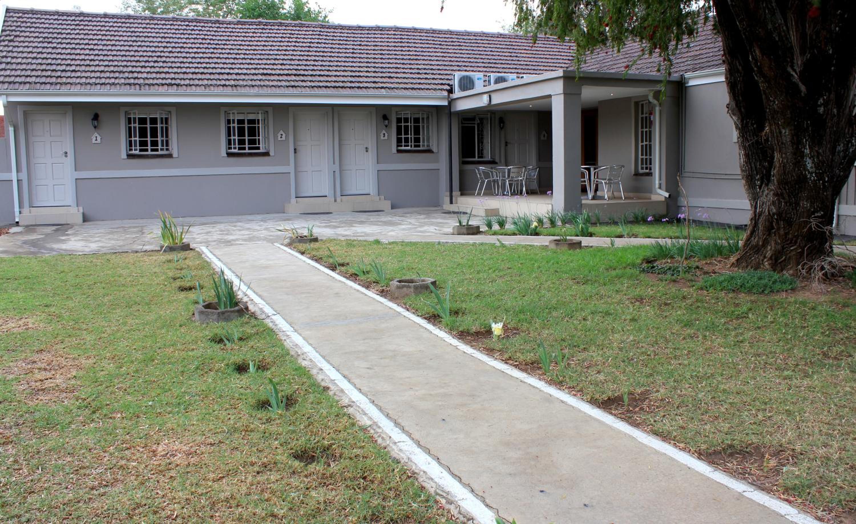 Itumeleng Guest House 6/9