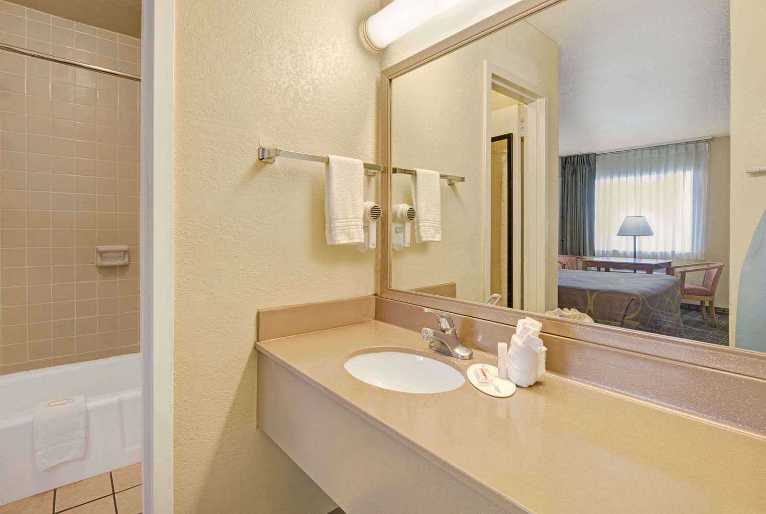Super 8 By Wyndham El Paso Airport 8/9