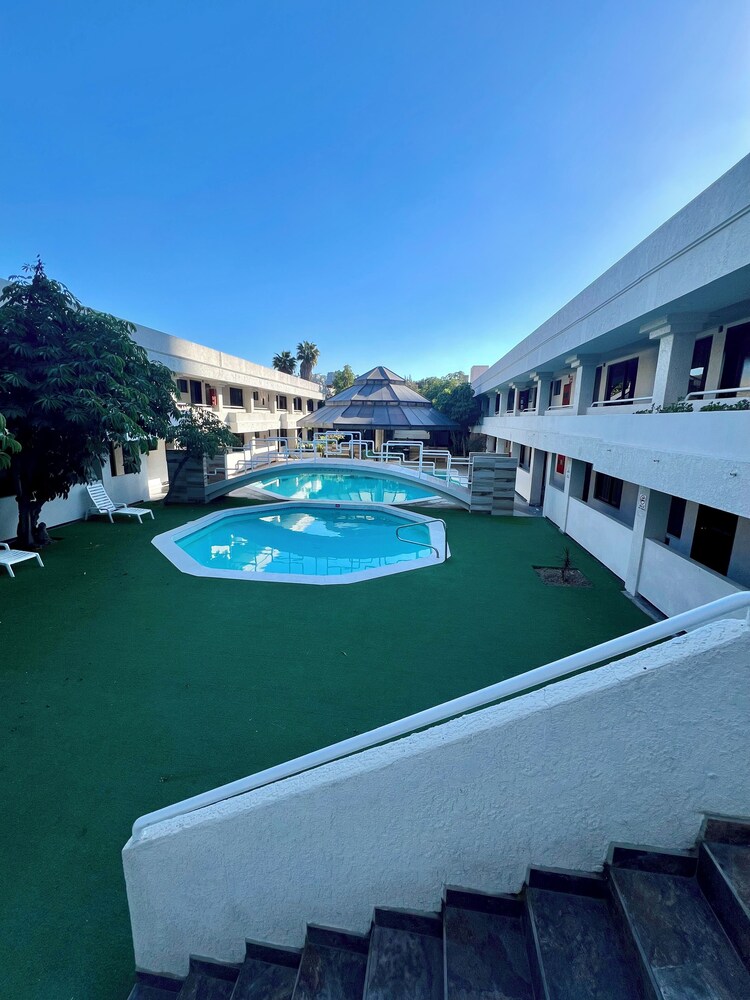 HOTEL FIESTA TIJUANA 44/52
