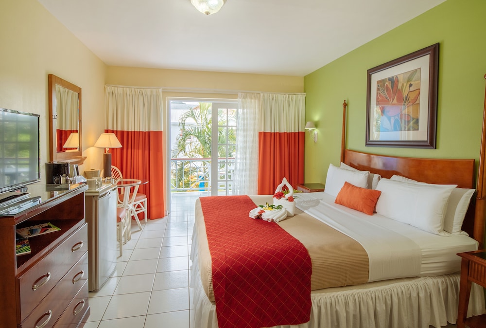 Bay Gardens Inn 10/75