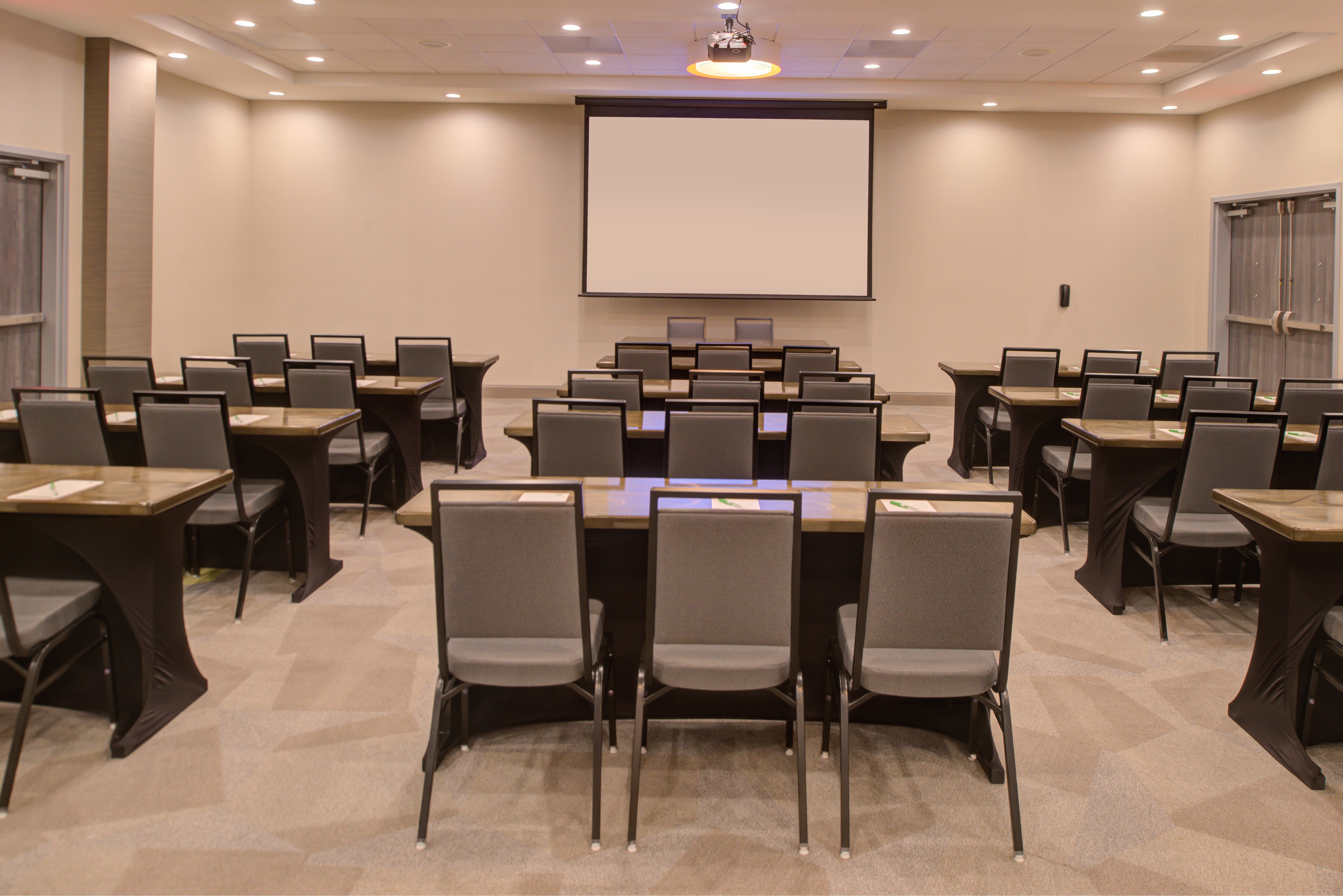 Holiday Inn Hotel Suites Houston West Katy Mills 48/54