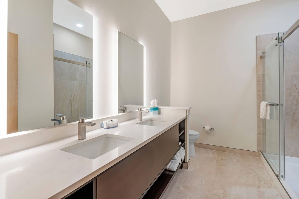 The J Hotel Dunedin Clearwater, an Ascend Collection Hotel 50/50