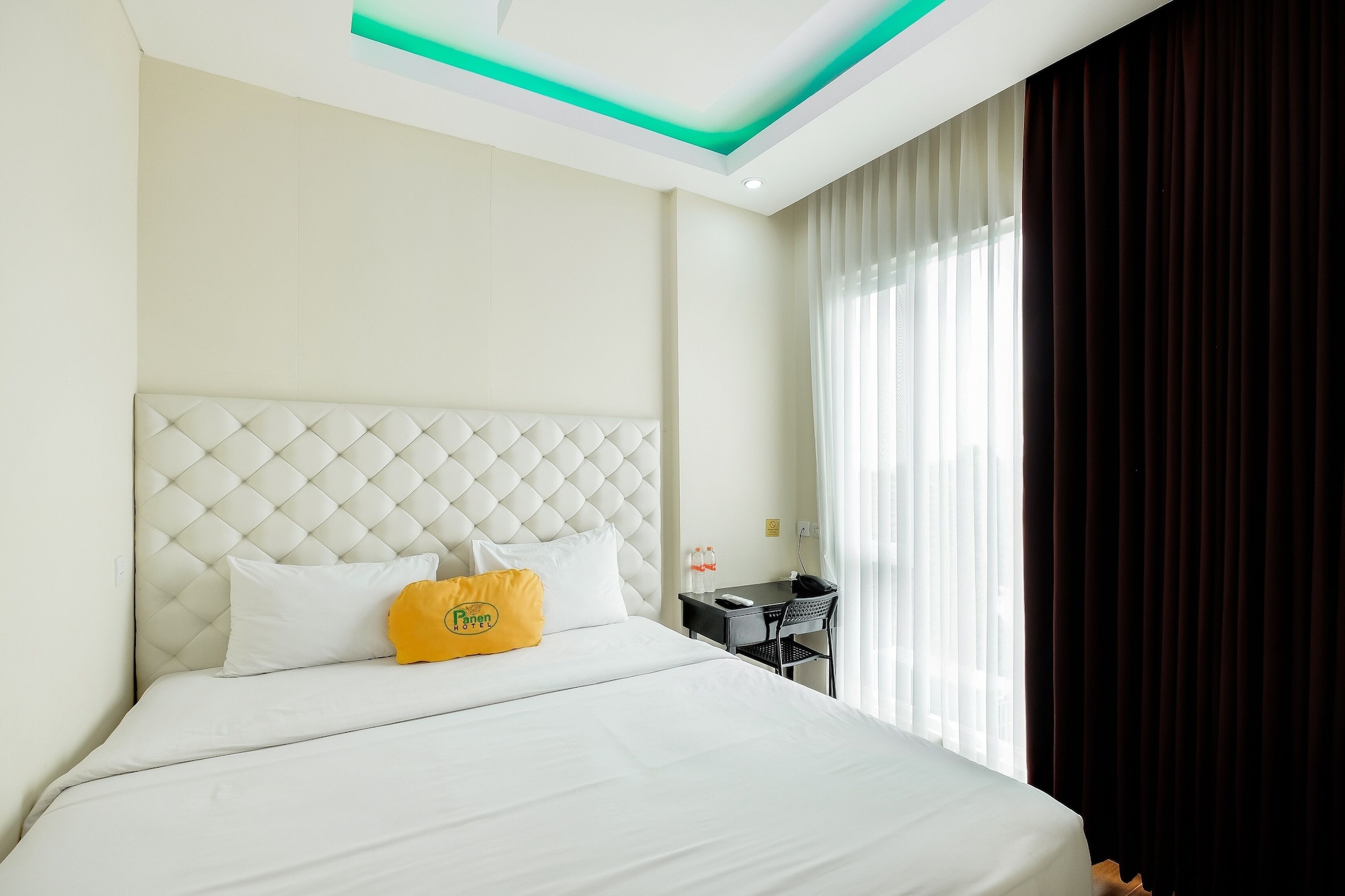 STANDARD, QUEEN BED