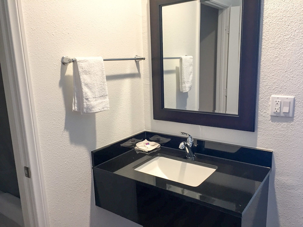 Motel6 San Bernardino, CA - Downtown 29/56