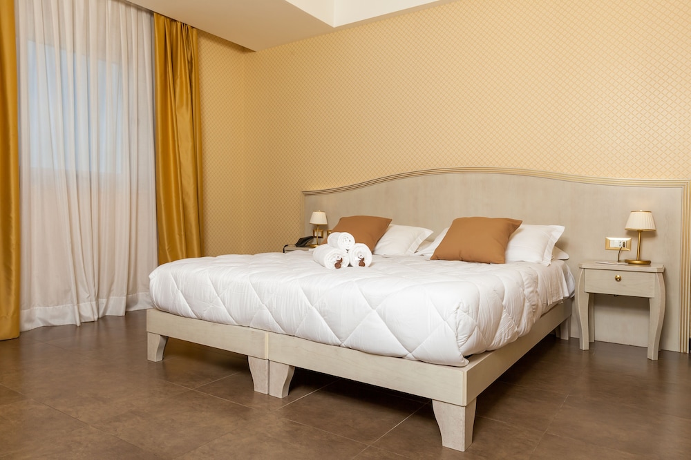غرفة بسرير مزدوج أو سريرين منفصلين بجاكوزي، Modica Palace Hotel 2/3