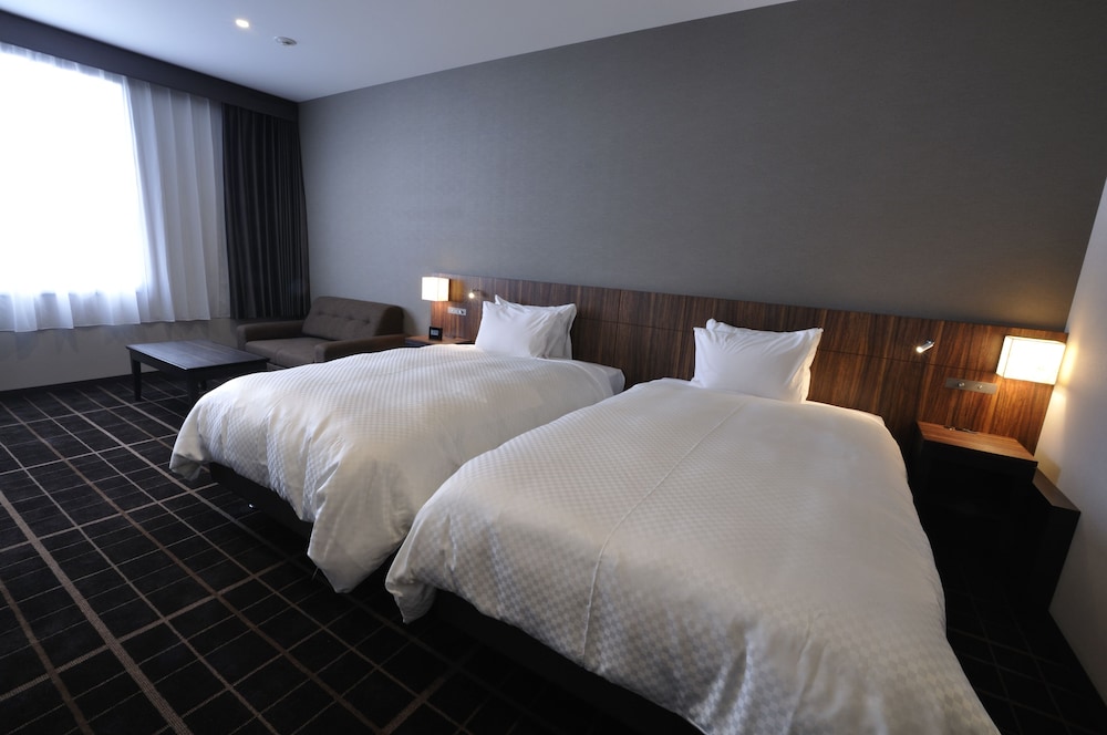 Room, Twin Beds, JR East Hotel Mets Utsunomiya 2/4