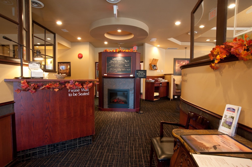 Elk Lake Inn Suites Victoria 49/81