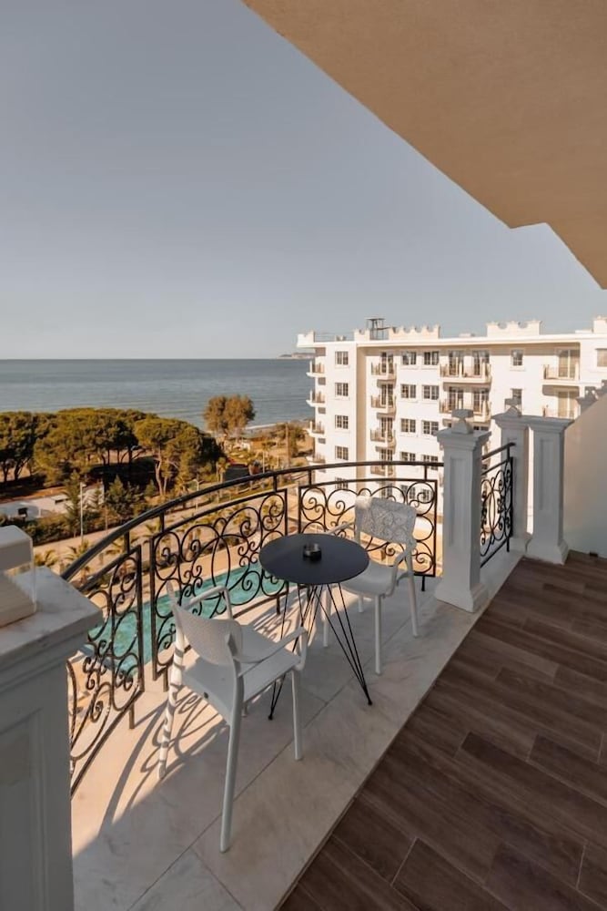 Amelia Mare Hotel 35/37