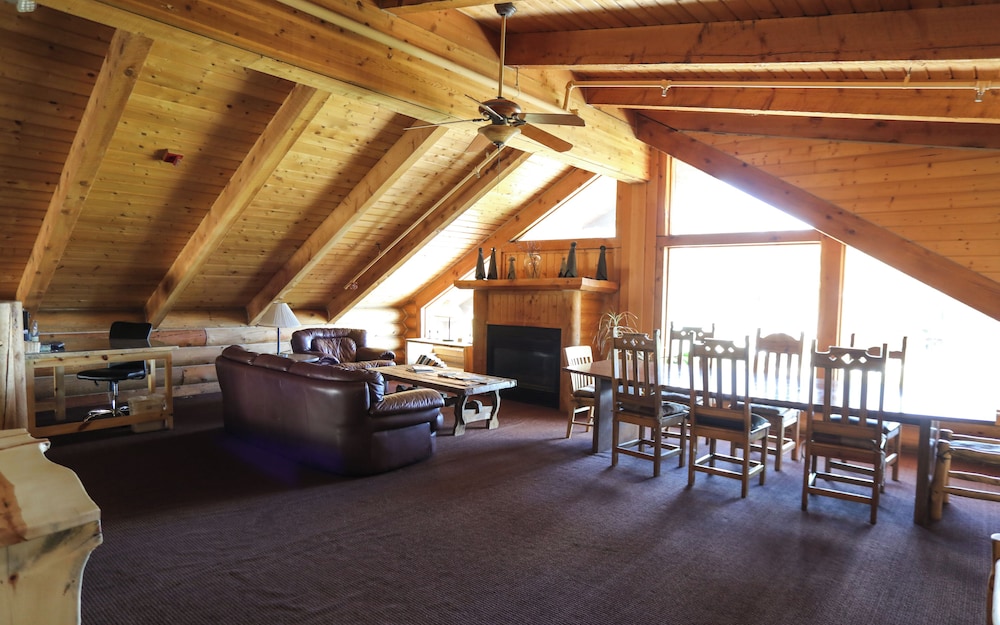 The Boulder Creek Lodge 49/64