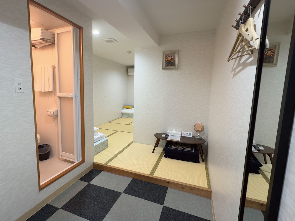 Victoria Hotel Okinawa 62/63