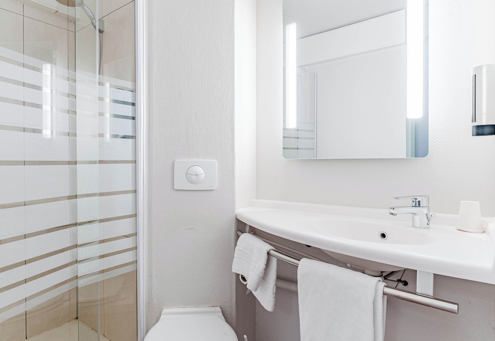 B&B HOTEL Chatellerault 38/40