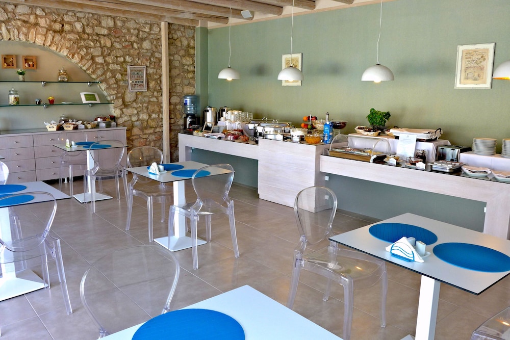 Amaryllis Beach Hotel 25/50