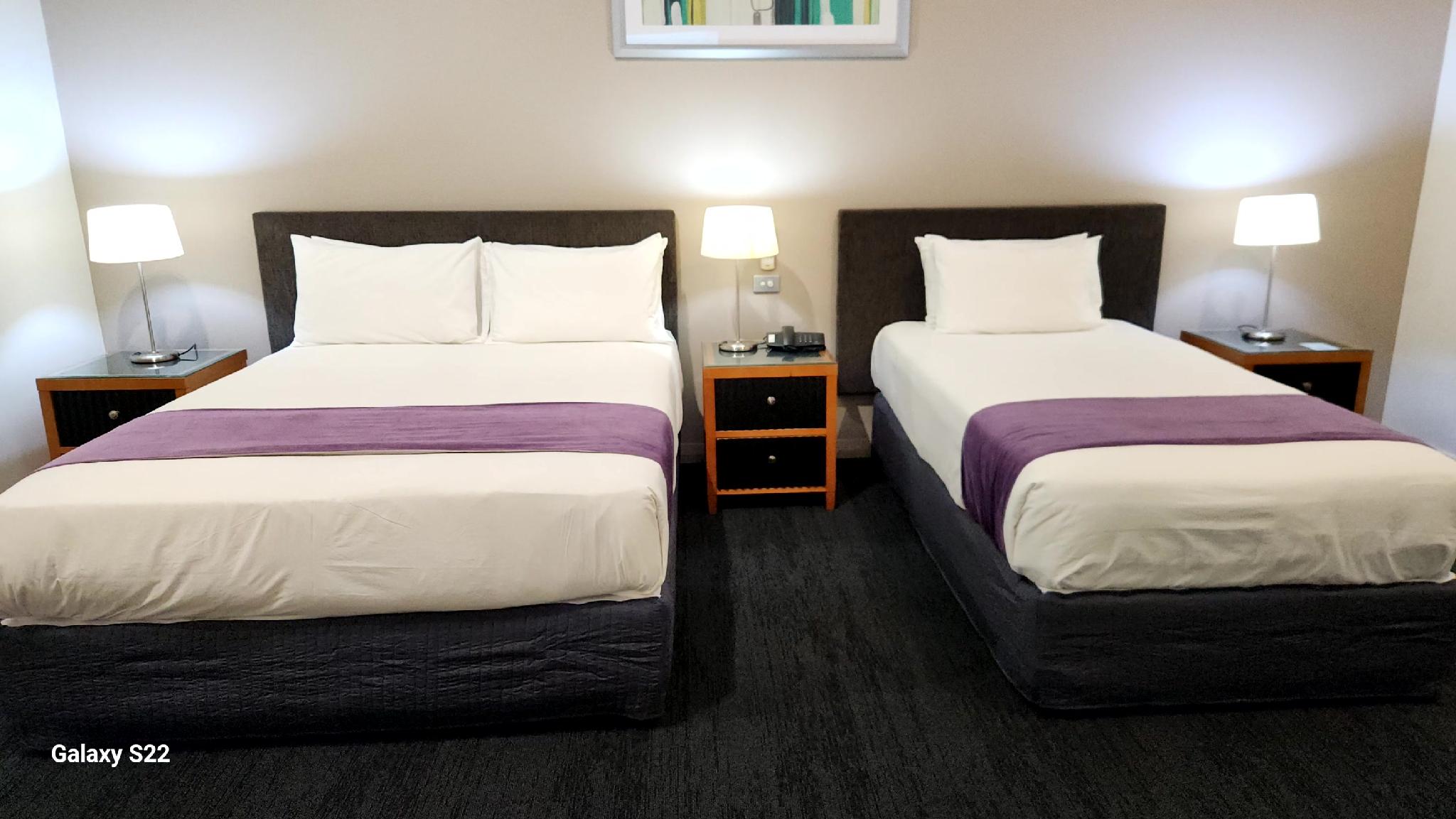 Inner, Twin Beds, No Window