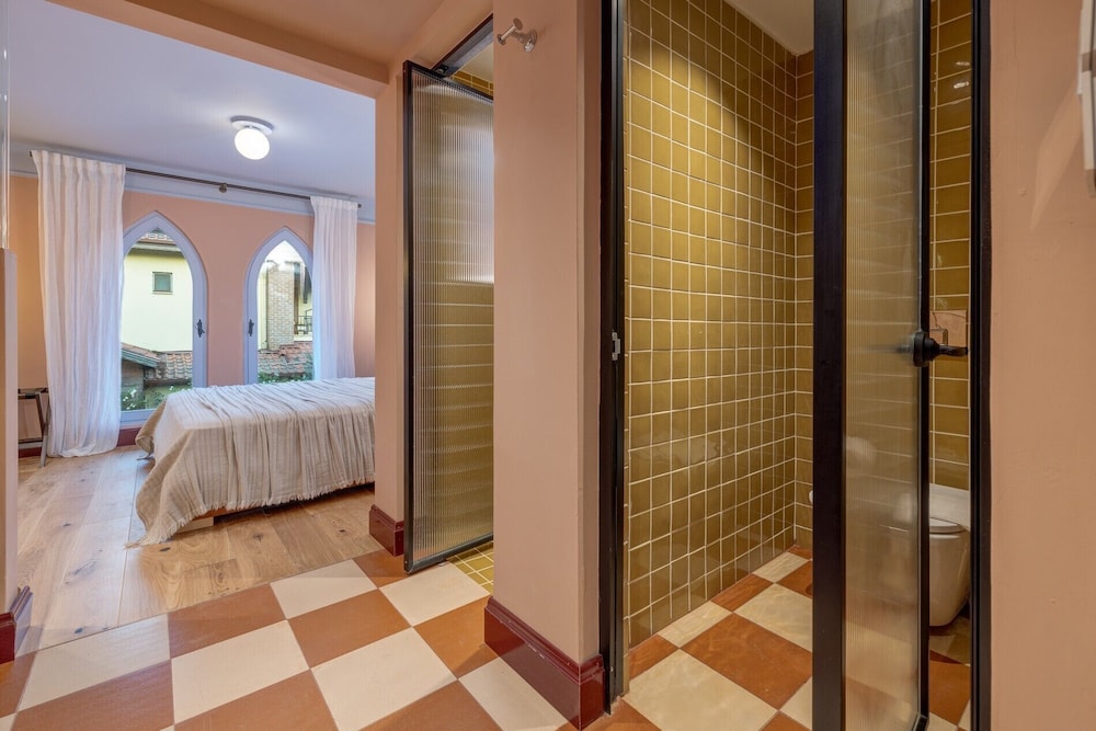 Yonca Anjelika Otel +12 50/50