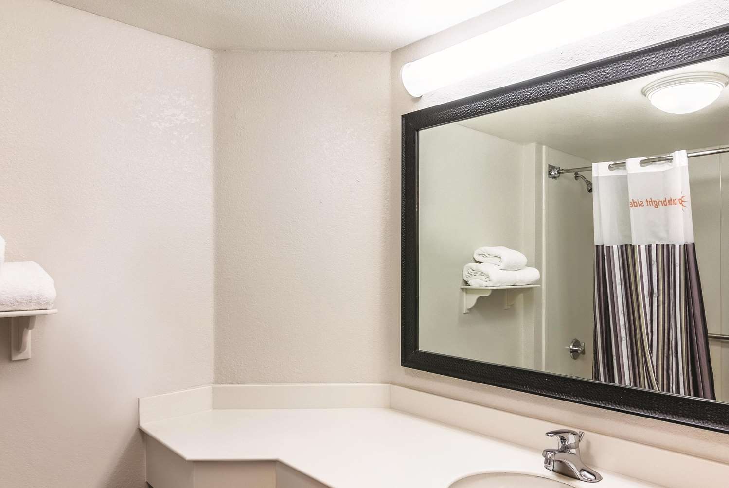 La Quinta Inn And Suites By Wyndham Orlando Airport North 43/45